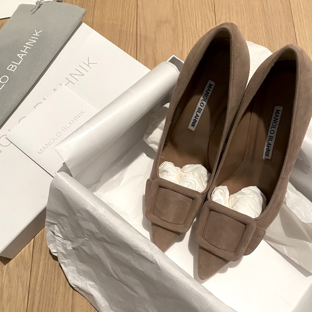 New Manolo Blahnik Maysale Suede Pumps